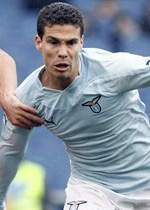 Hernanes (c) Reuters