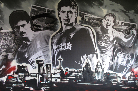 Warrior Beri Sentuhan Artwork Graffiti di Anfield Bola net