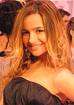 Brenda Asnicar, pacar Carlos Tevez