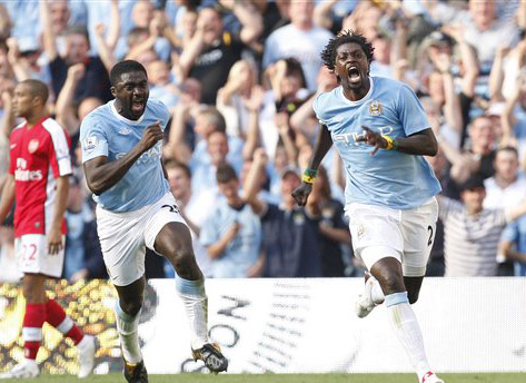 Van Persie Gugat Adebayor Van Persie Gugat Adebayor