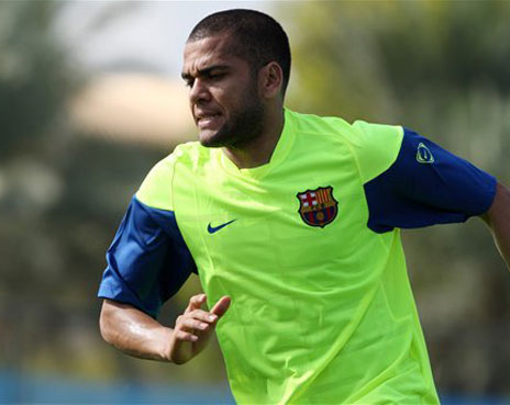 Dani Alves Belum Puas Lima Gelar