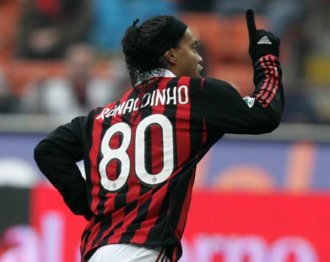 Review: Dinho Pimpin Pesta Gol Milan Review: Dinho Pimpin Pesta Gol Milan