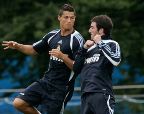 Ronaldo Berselisih Dengan Higuain
