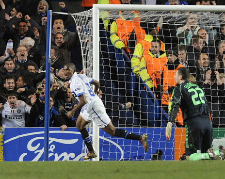 Review: Eto'o Singkirkan Chelsea Review: Eto'o Singkirkan Chelsea