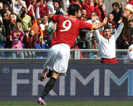 Review: Roma Ambil Alih Capolista