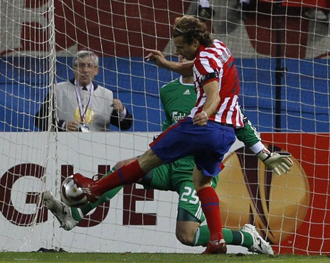 Review: Forlan Benamkan The Reds