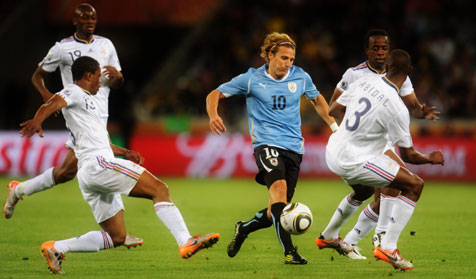 Review: Uruguay Tahan Les Bleus
