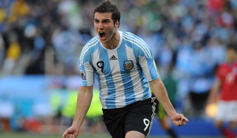 Review: Hat-trick Higuain Hajar Korsel Review: Hat-trick Higuain Hajar Korsel