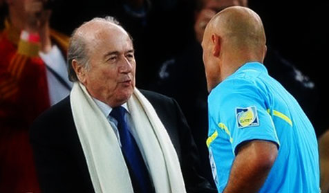 Sepp Blatter Bela Howard Webb