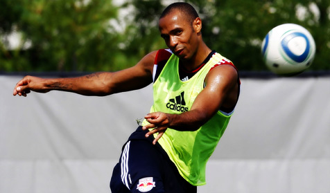Henry: Aku Mohon Tinggalah di Arsenal, Fabregas!