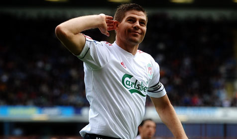 Gerrard Bahagia Bertahan di Anfield Gerrard Bahagia Bertahan di Anfield