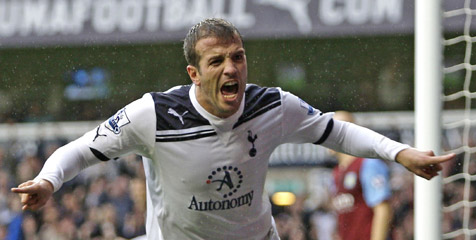 Review: Van der Vaart Jaga Martabat Spurs