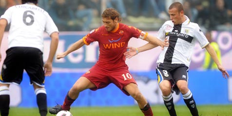 Review: Roma Kembali Krisis