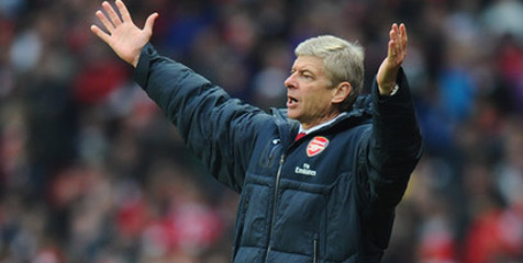 Wenger: Untuk Apa Ada Wasit Kelima?