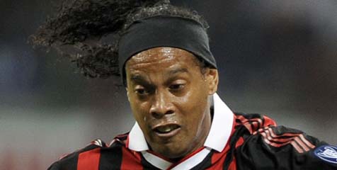 Ronaldinho Kecewa Berat Dengan Milan Ronaldinho Kecewa Berat Dengan Milan