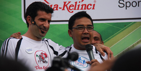 Luis Figo di 'Indonesia Menggiring Bola'