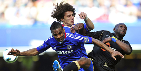 Review: Malouda Bawa Chelsea Tembus Tiga Besar Review: Malouda Bawa Chelsea Tembus Tiga Besar