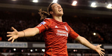 Review: Andy Carroll Berpesta di Anfield