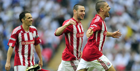 Review: Menang Telak, Stoke Hadapi City di Final