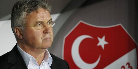 Hiddink Tetap Bersama Turki Hingga September
