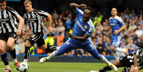 Mourinho Siapkan Essien Gantikan Diarra