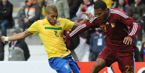 Alves dan Neymar Sudah Siap Hadapi Paraguay
