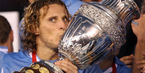 Forlan Cetak Sejarah di Copa America Forlan Cetak Sejarah di Copa America