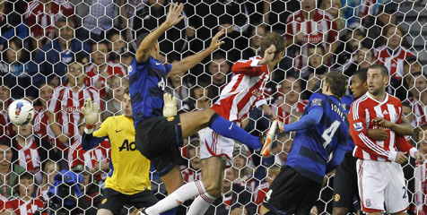 Review: Crouch Buyarkan Kemenangan United Review: Crouch Buyarkan Kemenangan United