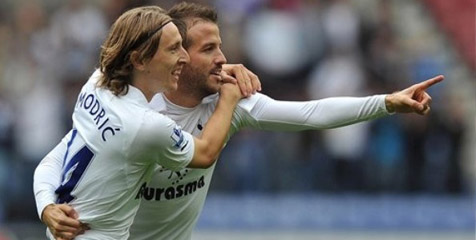 Babak Pertama, Van der Vaart Bawa Spurs Unggul