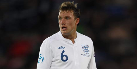Richards: Phil Jones Kapten Masa Depan Inggris