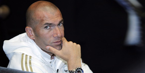 Zidane Sekolah Ilmu Kepelatihan di Prancis Zidane Sekolah Ilmu Kepelatihan di Prancis