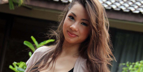 Istri Irfan Bachdim Hamil Empat Bulan Istri Irfan Bachdim Hamil Empat Bulan