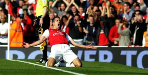 Review: Dua Gol Van Persie Angkat Peringkat Arsenal Review: Dua Gol Van Persie Angkat Peringkat Arsenal