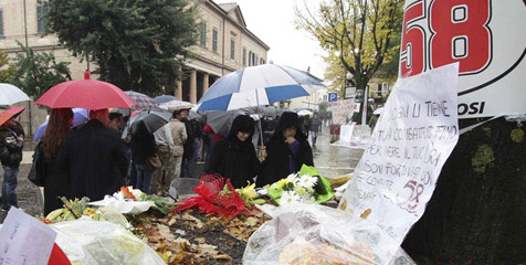 Ribuan Fans Beri Penghormatan Terakhir Untuk Simoncelli