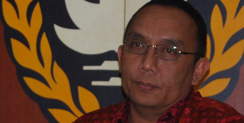 Polemik Tak Sehat, Tony Apriliani Siap Mundur