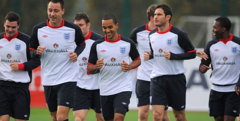 Walcott: Inggris Harusnya Tiru Arsenal Walcott: Inggris Harusnya Tiru Arsenal