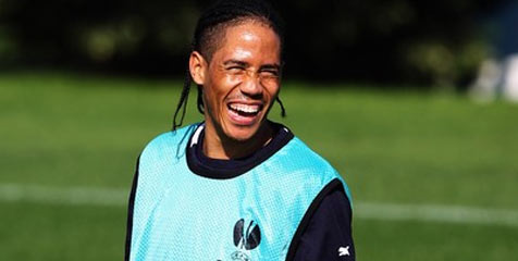 Pienaar Tak Menyesal Gabung Spurs