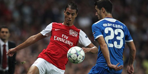 Chamakh Akui Butuh Adaptasi di Arsenal