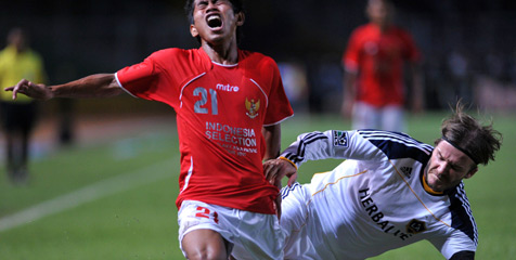 Tekel Keras Beckham Berbuah Jersey Bagi Andik