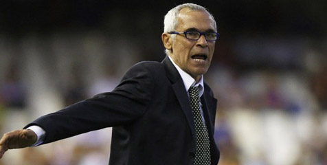 Juru Kunci, Santander Pecat Hector Cuper