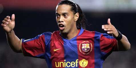 Shakira, Ronaldinho, dan Marquez Dukung Barcelona