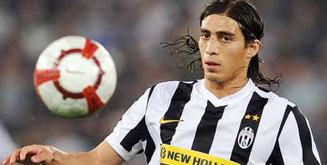 Juventus Sepakati Kontrak Caceres