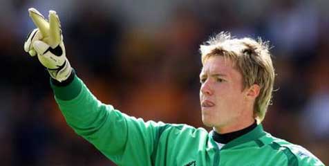 Wolves: Hennessey Bagai Van Der Sar Wolves: Hennessey Bagai Van Der Sar