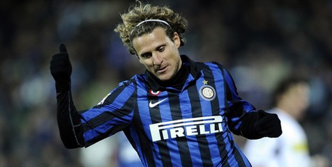 Barcelona Jajaki Kemungkinan Beli Diego Forlan