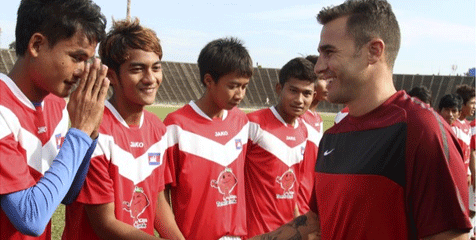 Fabio Cannavaro Beri Semangat Pada Pemain Muda Kamboja Fabio Cannavaro Beri Semangat Pada Pemain Muda Kamboja