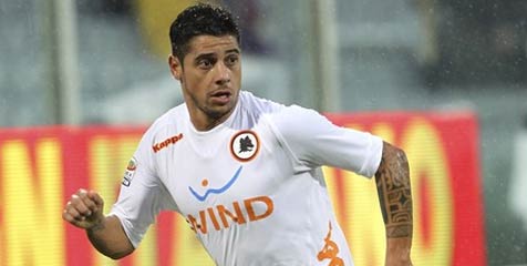 Cicinho Ingin Roma Perpanjang Kontraknya