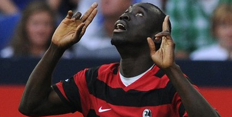 Gunakan No. 9, Shearer Minta Cisse Cetak Banyak Gol