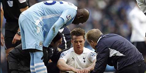 Redknapp: Balotelli Menendang Kepala Parker