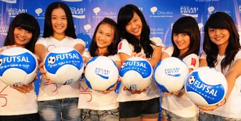 JKT 48 dan Irfan Dukung Pocari Sweat Futsal Championship 2012 JKT 48 dan Irfan Dukung Pocari Sweat Futsal Championship 2012