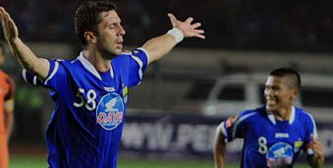 ISL Review: Penalti Radovic Menangkan Persib ISL Review: Penalti Radovic Menangkan Persib